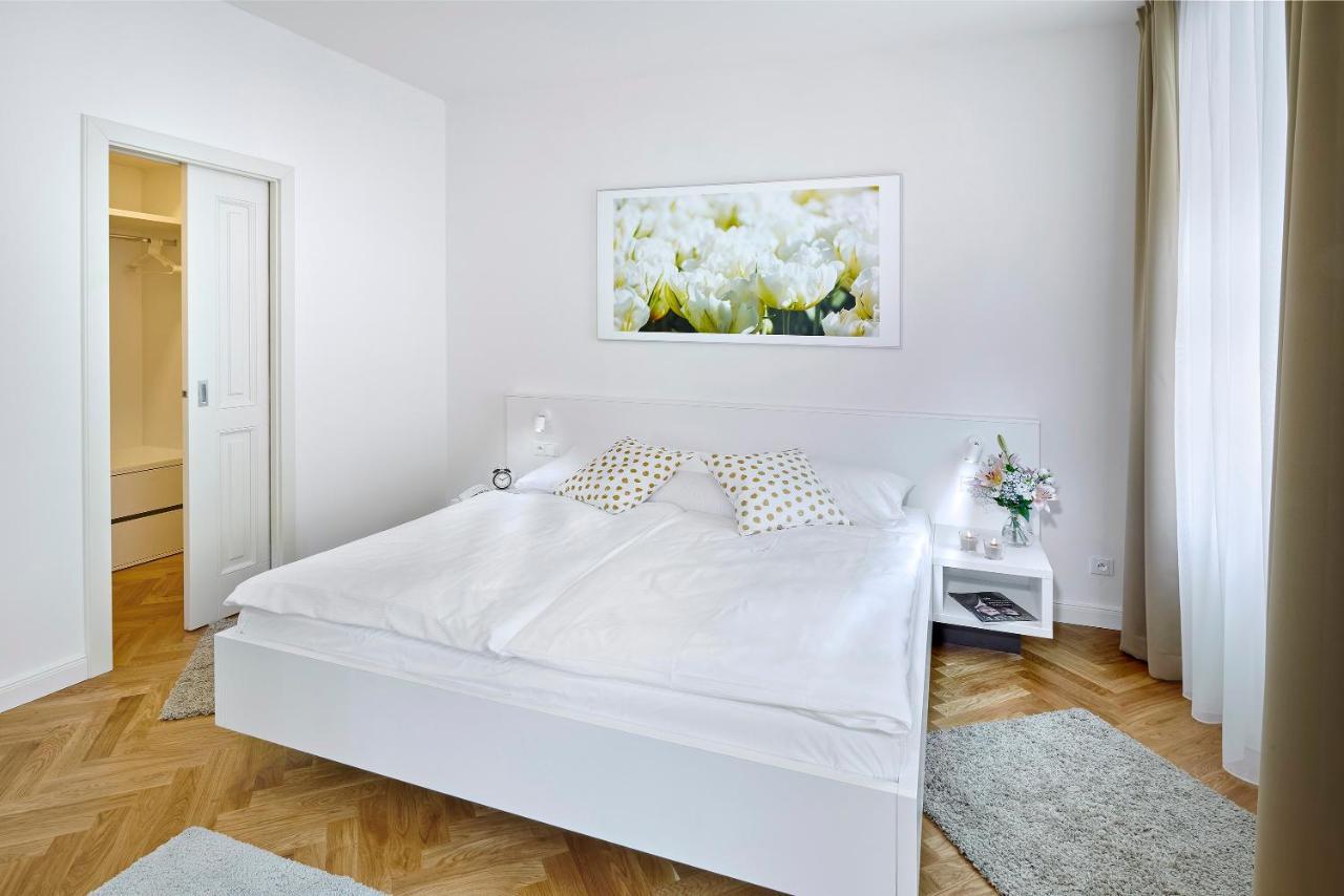 Downtown Suites Mala Strana プラハ エクステリア 写真